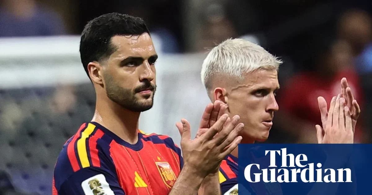 Spain players applauding fans after the match