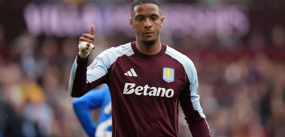 Aston Villa goalkeeper giving thumbs up on field