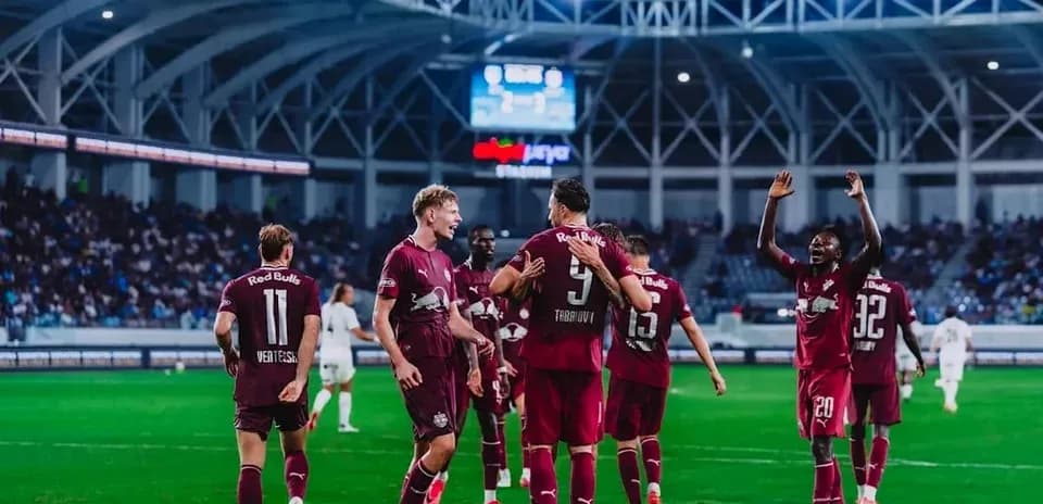 Red Bull Salzburg futbolçuları sevinir