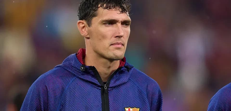 Futbolçu Barcelona paltarı geyinmişdir
