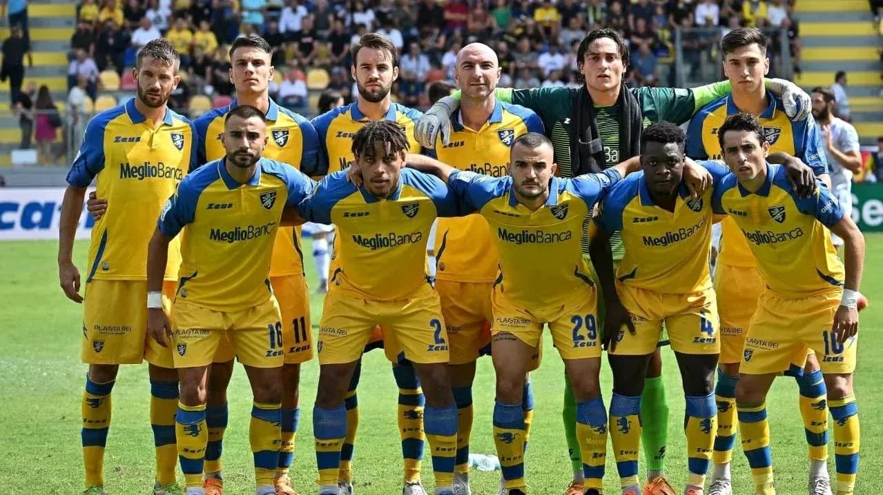 Frosinone futbol komandası şəkil