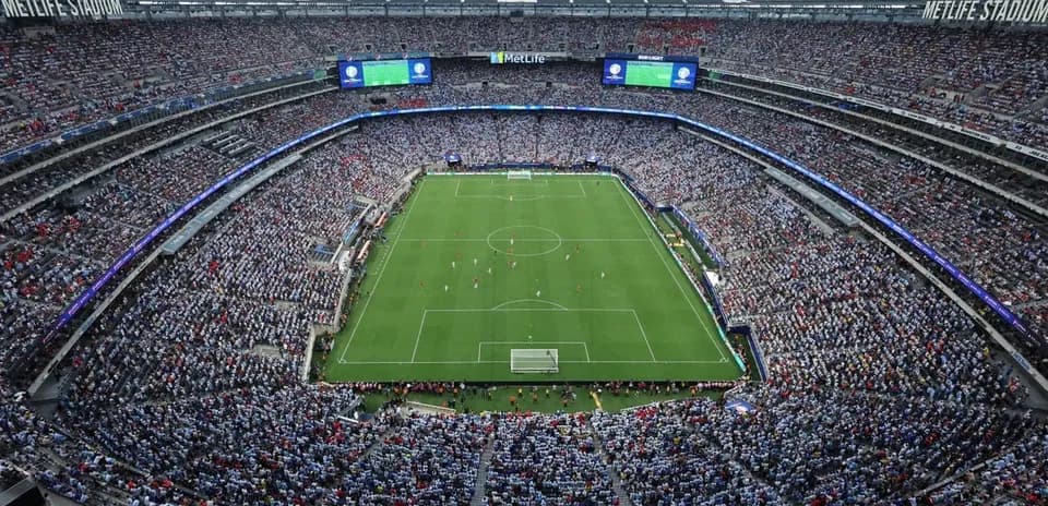 Aerial view of crowded MetLife Stadium during match
