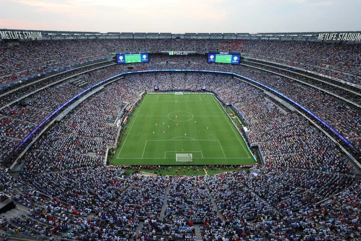 Aerial view of crowded MetLife Stadium during match