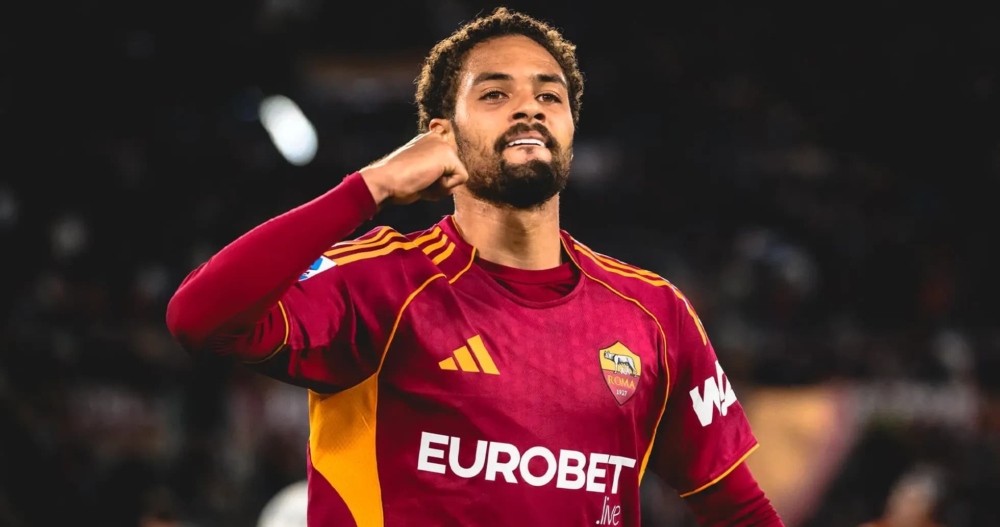 AS Roma futbolçusu qolu qeyd edir