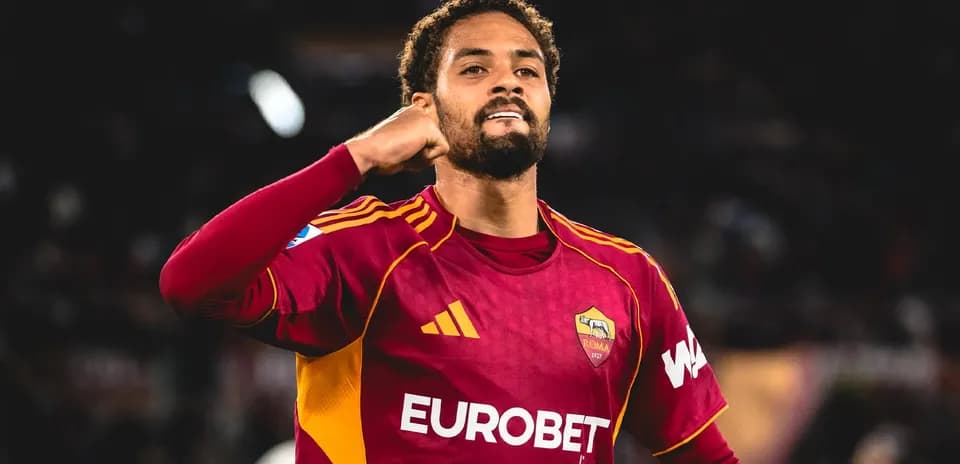AS Roma futbolçusu qolu qeyd edir