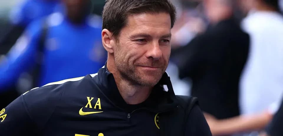 Xabi Alonso arriving at the stadium before match