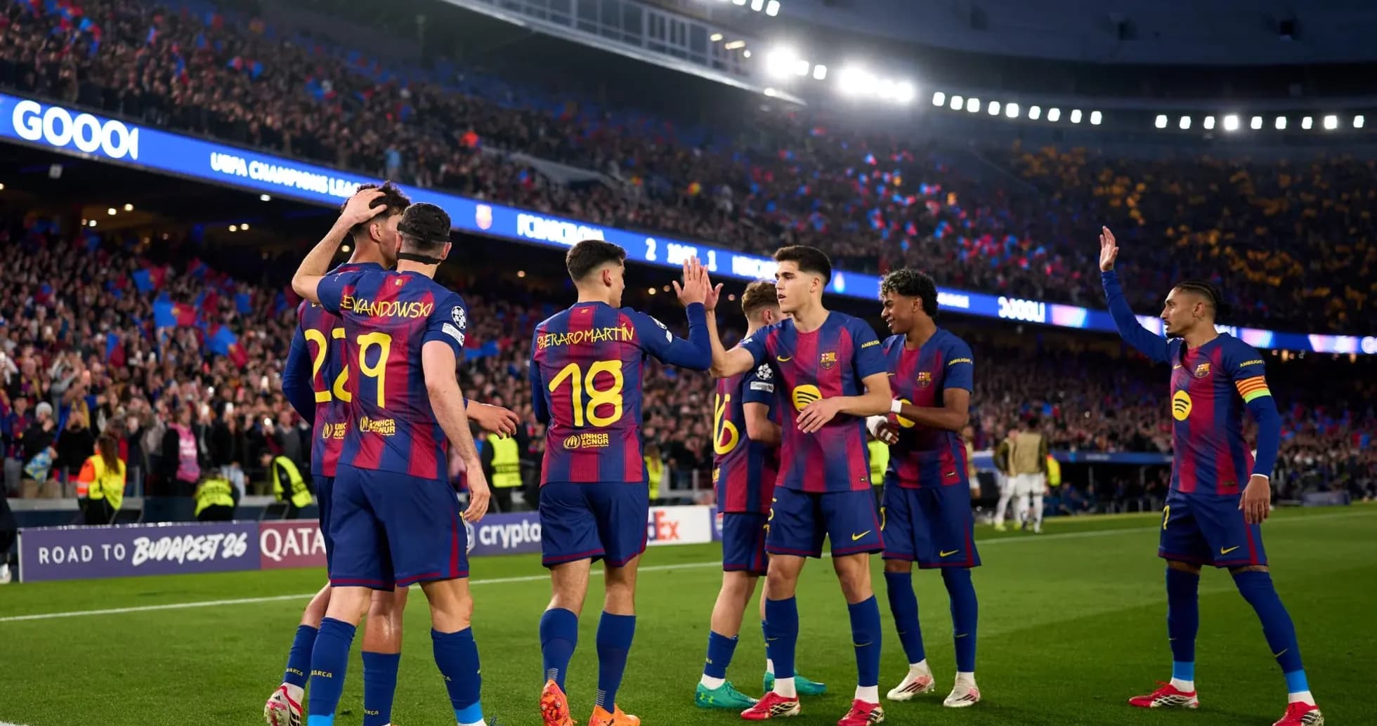 Barcelona futbolçuları qolu qeyd edirlər