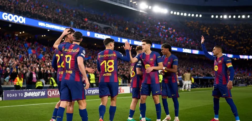 Barcelona futbolçuları qolu qeyd edirlər