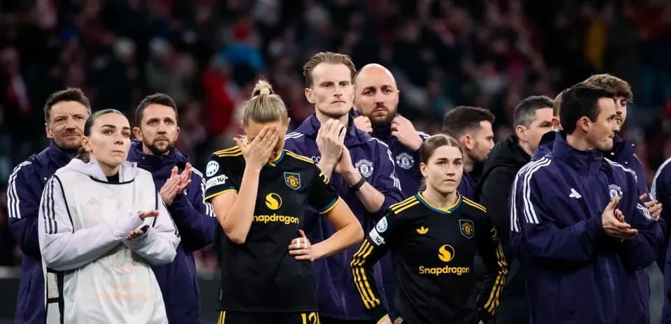 Players and staff observing moment of silence