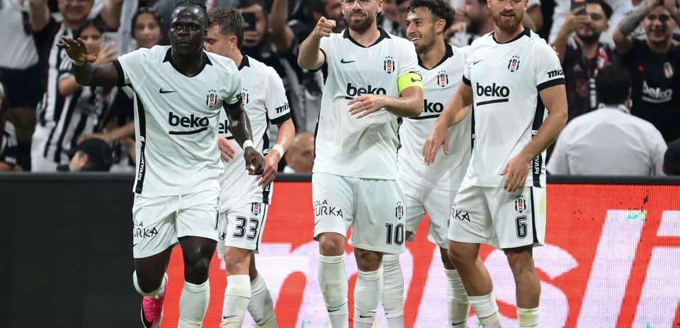 Beşiktaş futbolçuları qolu qeyd edirlər