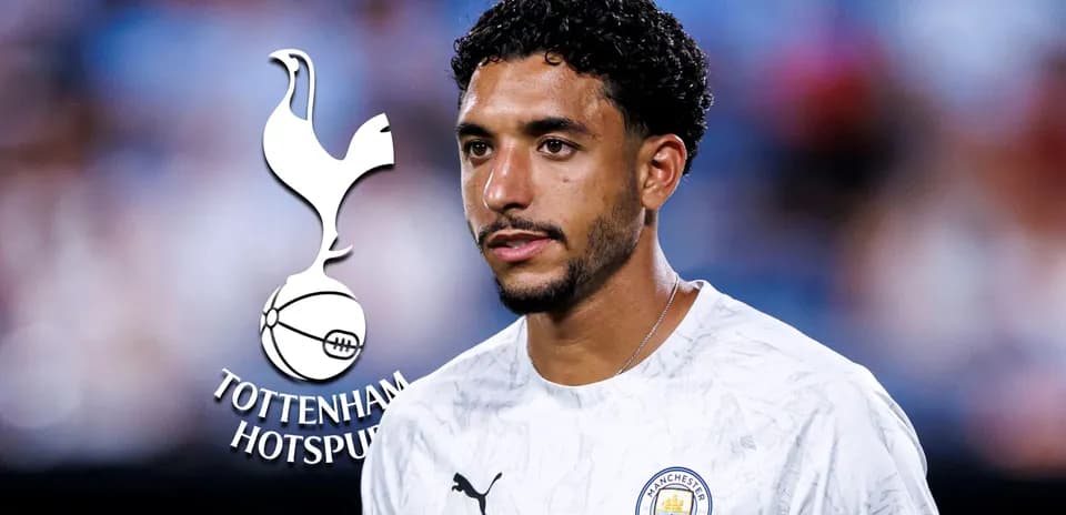Futbolçu Manchester City forması ilə sahədə