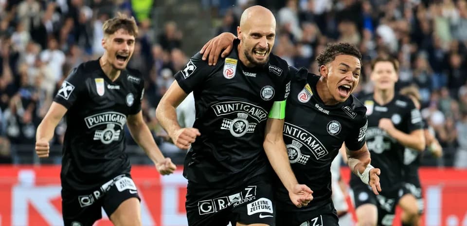Sturm Graz futbolçuları sevinir