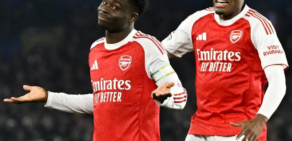 Arsenal oyunçuları sevinclə qeyd edirlər