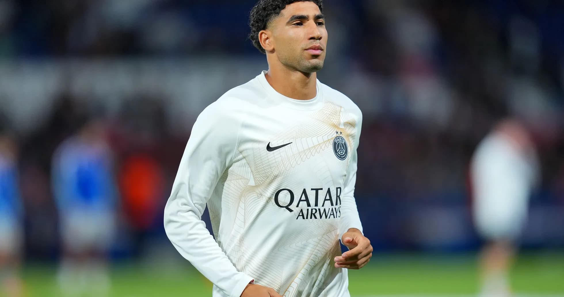Futbolçu Paris Saint-Germain formanı geyinib