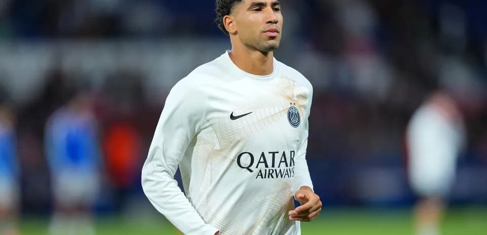 Futbolçu Paris Saint-Germain formanı geyinib