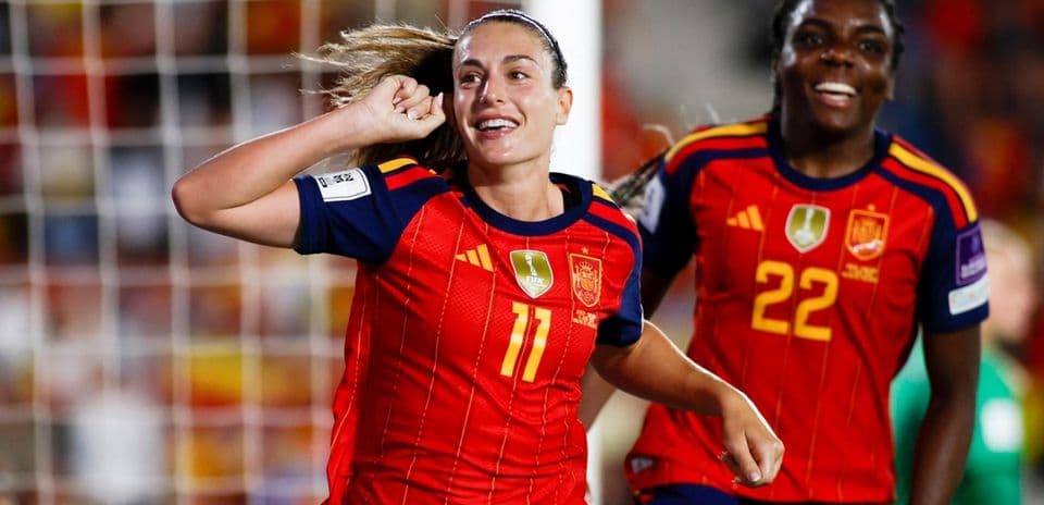 İspaniya futbolçusu qol sevinci yaşayır