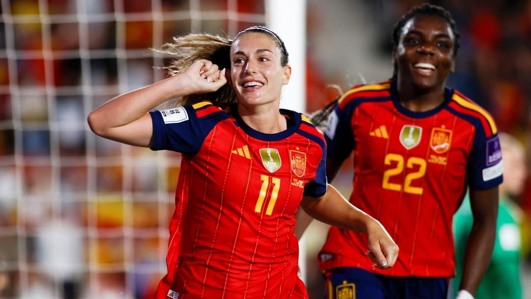 İspaniya futbolçusu qol sevinci yaşayır