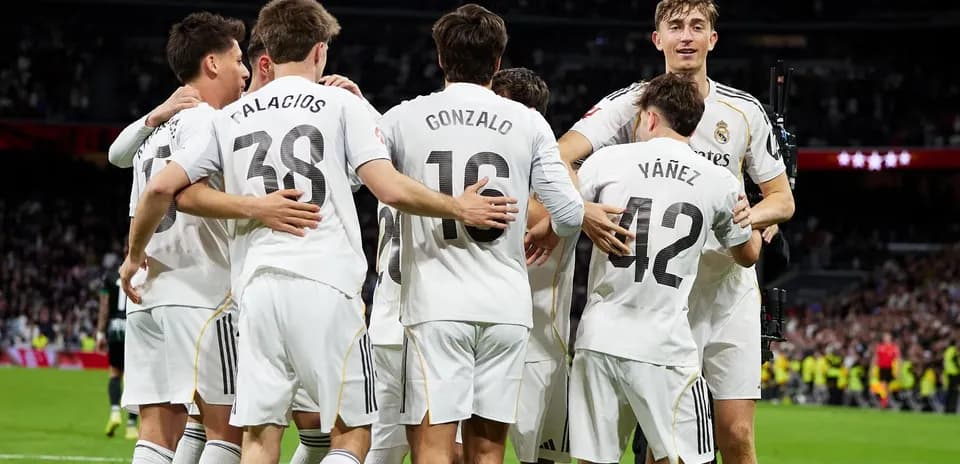 Real Madrid oyunçuları qələbə sevinci yaşayır