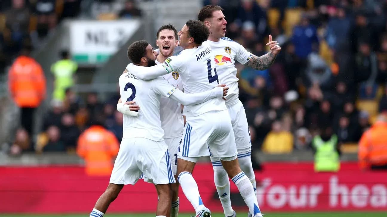 Leeds futbolçuları qələbəni qeyd edirlər