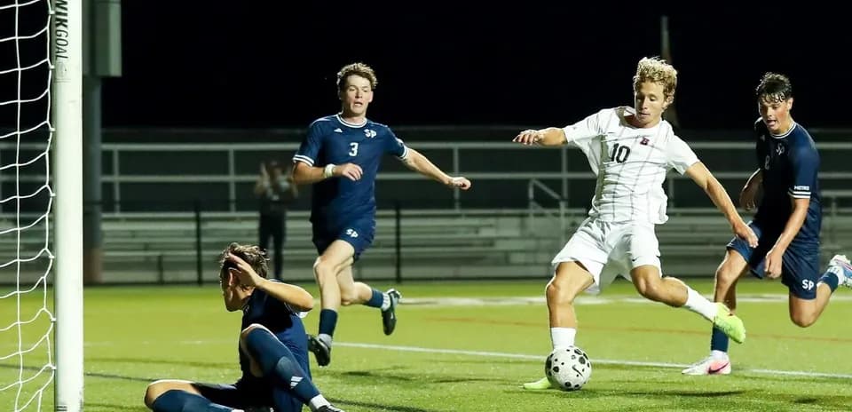 Player attempting to score while defenders react