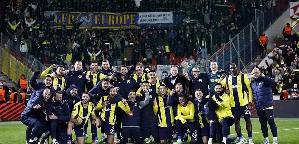 Fenerbahçe futbol komandası şampiyonluq münasibətilə