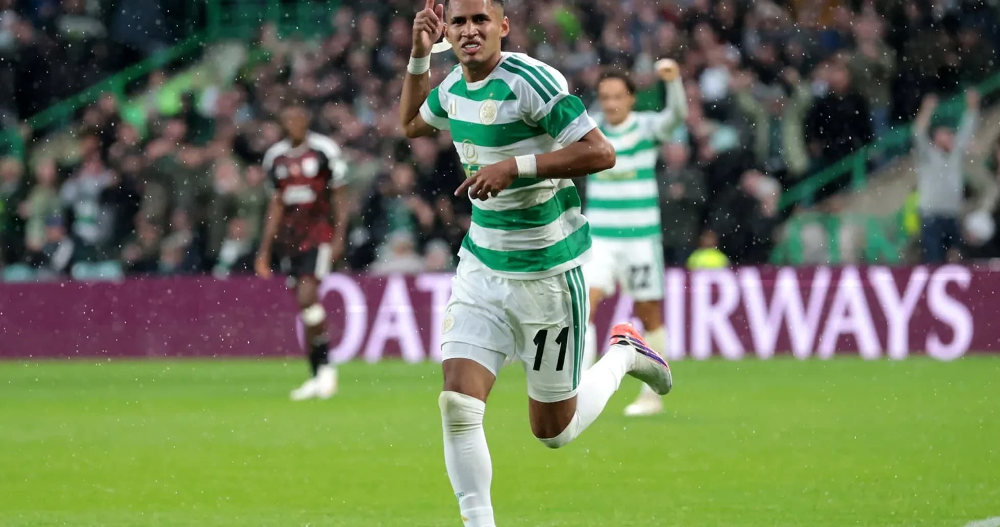 Celtic oyunçusu qol vurduqda sevinir