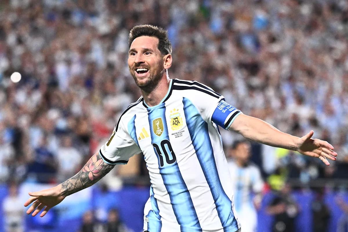 Dünyanın ən çox qol vuran futbolçusu: Lionel Messi tarixə keçdi, Kylian Mbappé isə yaxın izləyir