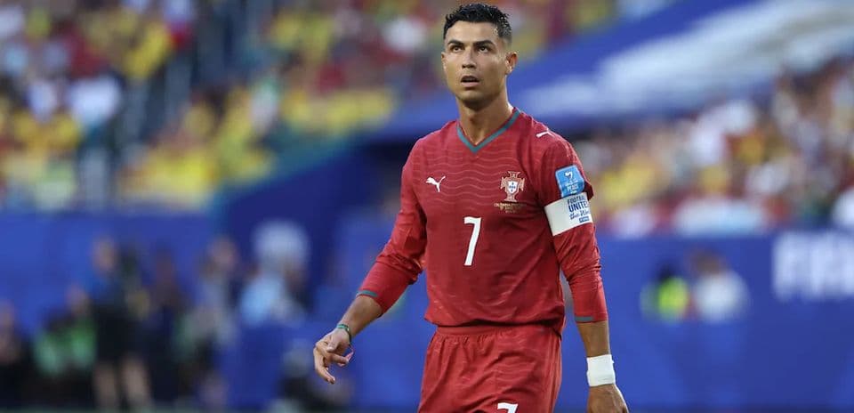Dünya Kuboku: İspaniya 2010-dan sonra ilk mərhələ qələbəsinə can atır; Kristiano Ronaldo Portuqaliyanı Xorvatiyaya qarşı aparır