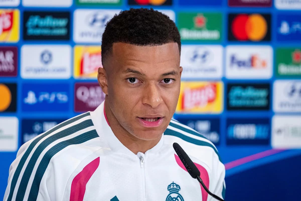 Kylian Mbappe: "Həm müdafiədə, həm də topu idarə etməkdə hamımız inkişaf etməliyik"