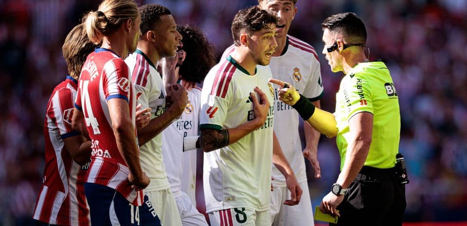 Real Madrid TV Hakimə Sərt Tənqid Yönəltdi: “Barcelona Oyunçularıyla Görüşürdü”