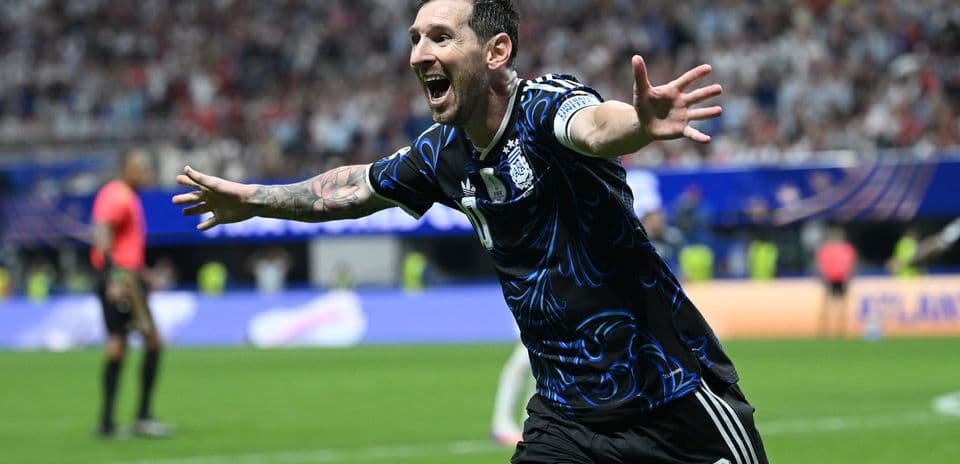 Şakira Lionel Messi və Antonela Roccuzzoya Dünya Kuboku finalına yüksəlmələri münasibətilə təbrik mesajı göndərdi