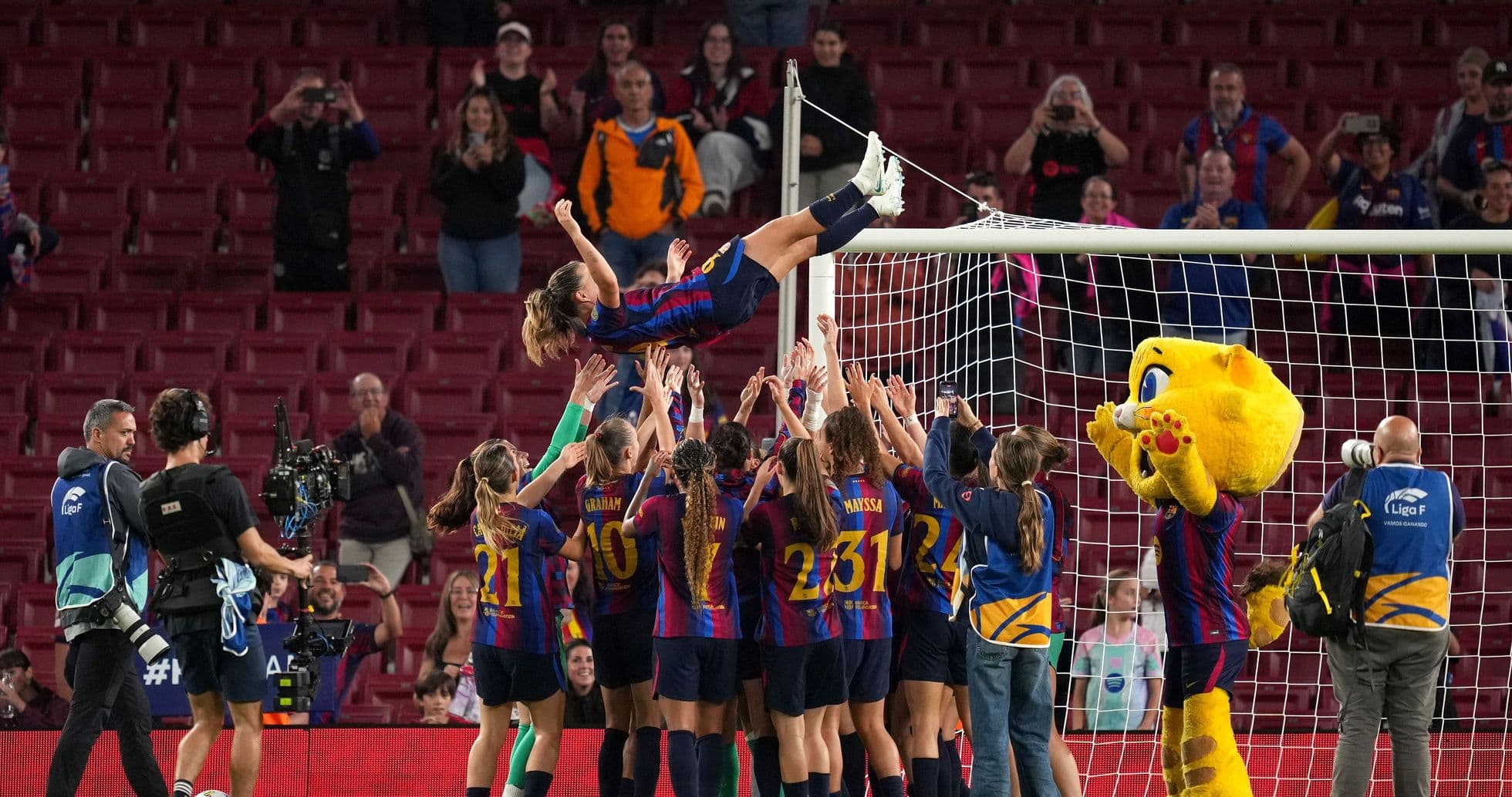 Claudia Pina dörd qol vurdu, Barcelona Real Madrid-i El Klassikoda darmadağın etdi