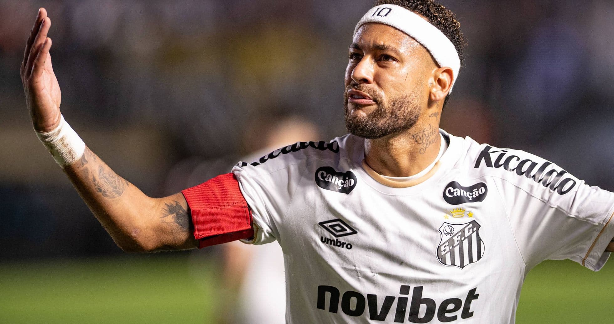 Santos 2028-ci ildən etibarən Umbro-nu əvəz edərək Adidas ilə yeni forma müqaviləsi imzaladı