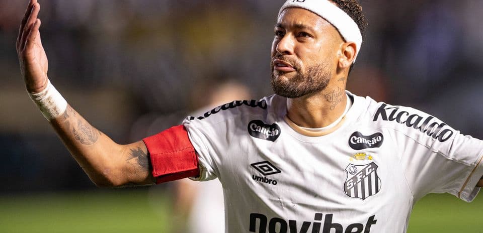 Santos 2028-ci ildən etibarən Umbro-nu əvəz edərək Adidas ilə yeni forma müqaviləsi imzaladı