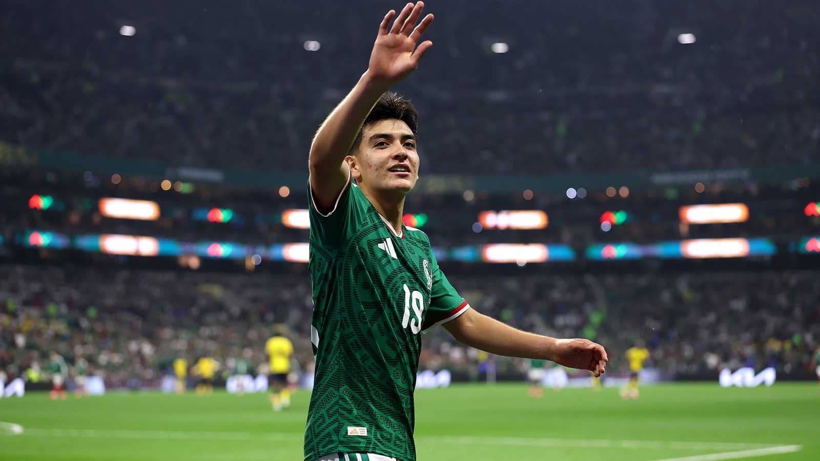 Liverpool 17 yaşlı Meksikalı istedad Gilberto Moranı transfer etmək istəyir