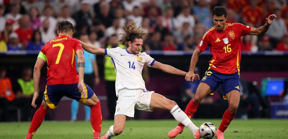 Fransa və İspaniyanın Dünya Kuboku qarşılaşması futbolun taktiki gələcəyini müəyyən edə bilər
