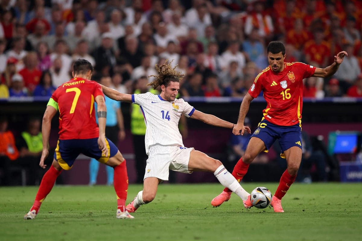 Fransa və İspaniyanın Dünya Kuboku qarşılaşması futbolun taktiki gələcəyini müəyyən edə bilər