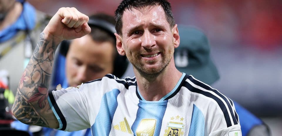 Argentina İngiltərəyə Qarşı Dramlı Qələbə ilə Dünya Çempionatının Finalına Yol Aldı
