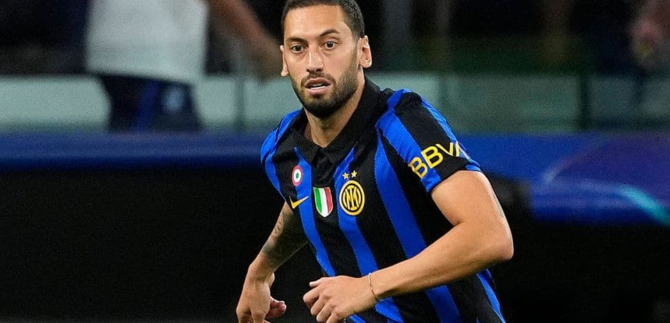 Hakan Çalhanoğlu Roma ilə matçı əzələsindən zədə səbəbindən qaçıracaq