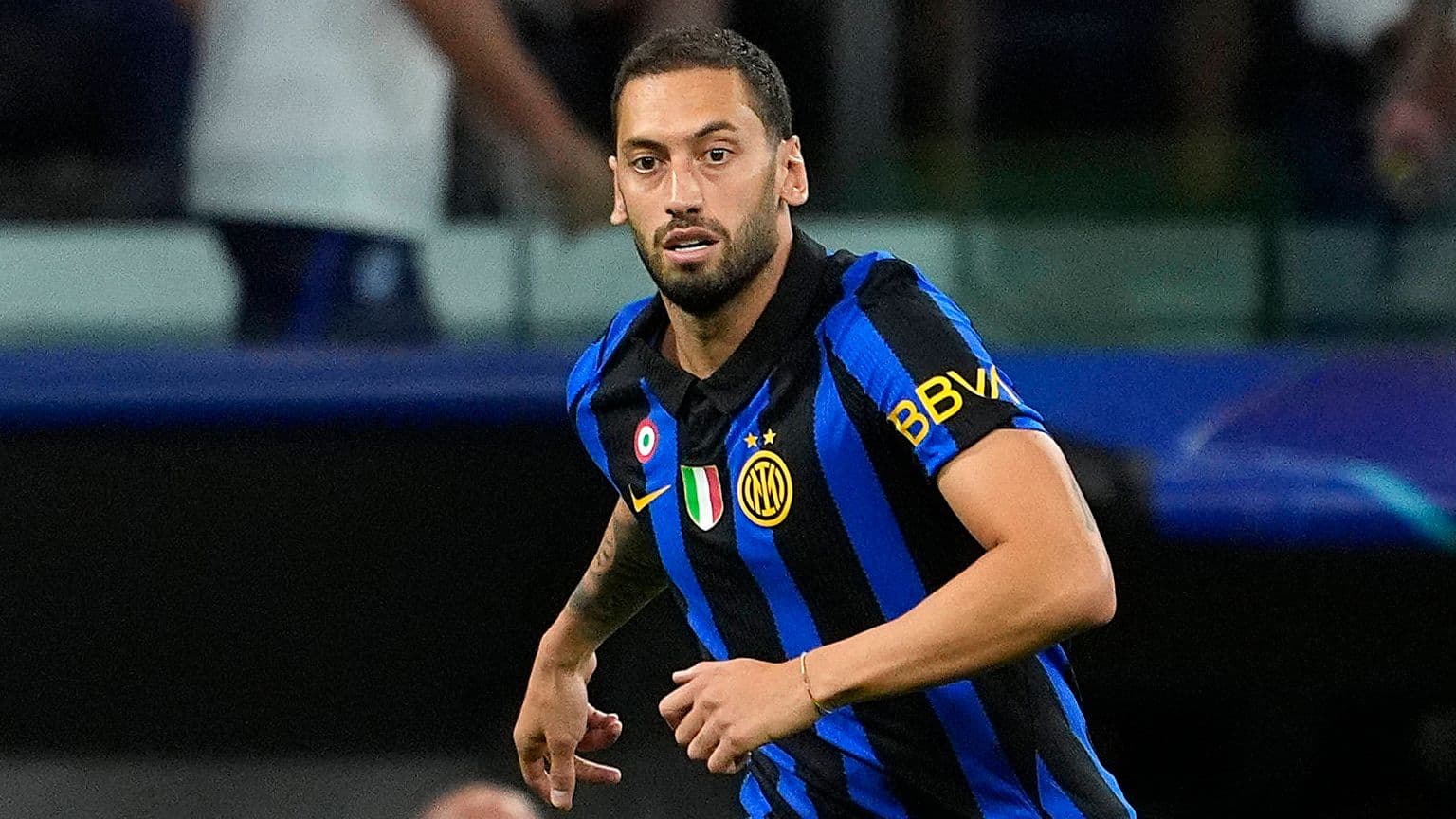Hakan Çalhanoğlu Roma ilə matçı əzələsindən zədə səbəbindən qaçıracaq