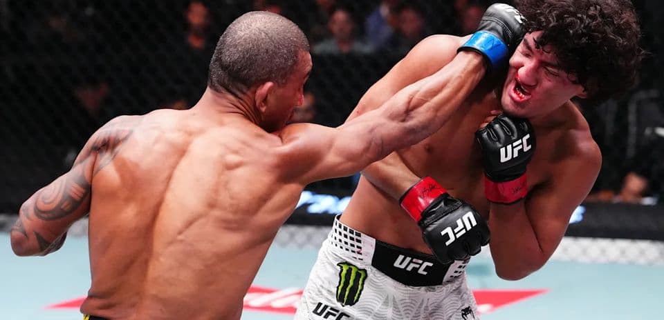 Raul Rosas Jr.-ın UFC Vegas 121-də Raoni Barcelos üzərində qorxunc qələbəsi