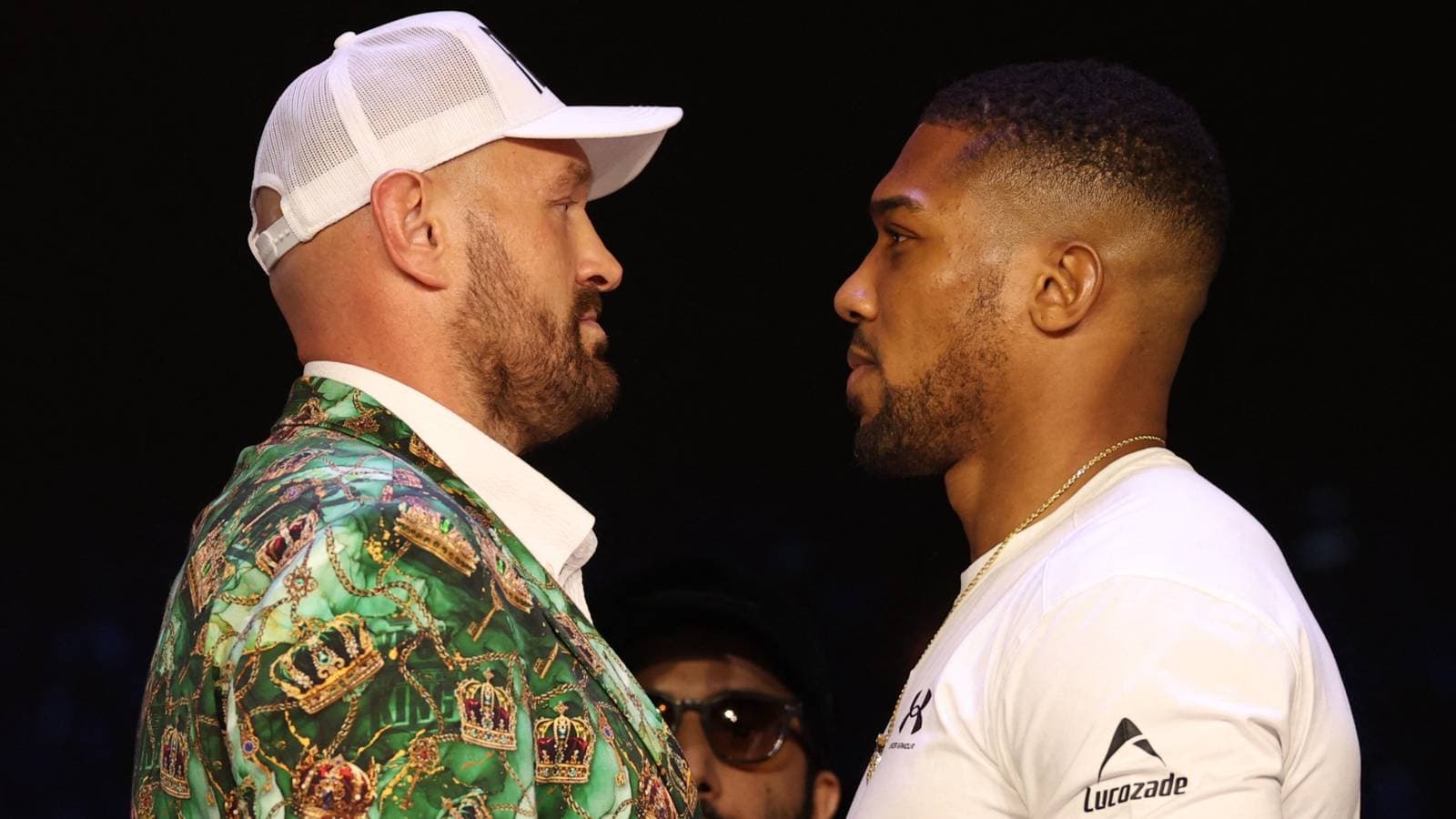 Tyson Fury və Anthony Joshua: Böyük Döyüşü Britaniyada Tədbir Etmək Üçün AJ-nin Qəbul Etdiyi Nəhəng Maaş Azaldılması