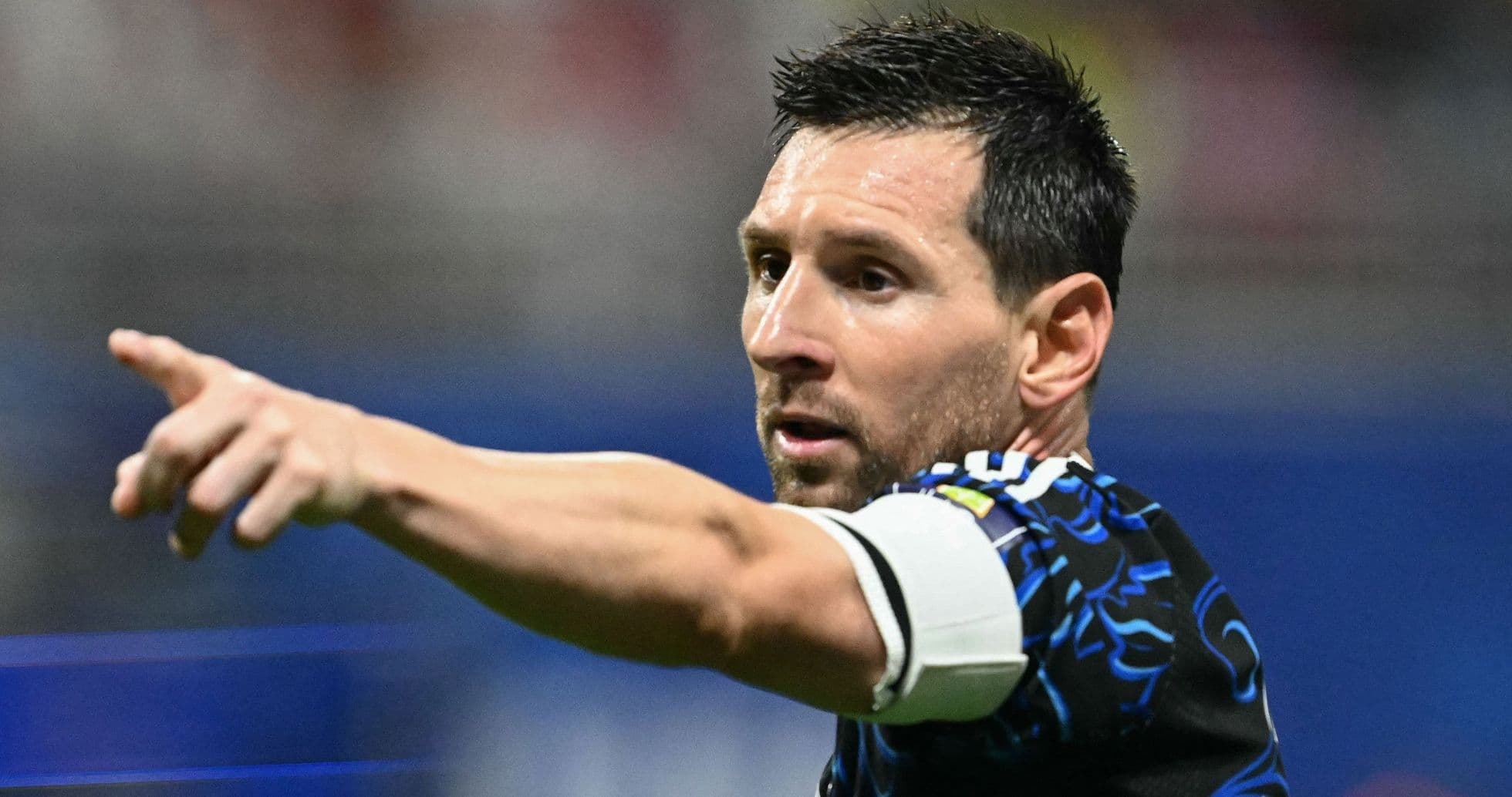 Lionel Messi Jordan Pickfordun Cəzə Vuruluş Qeydlərini Su Şüşəsində Yoxlayıb