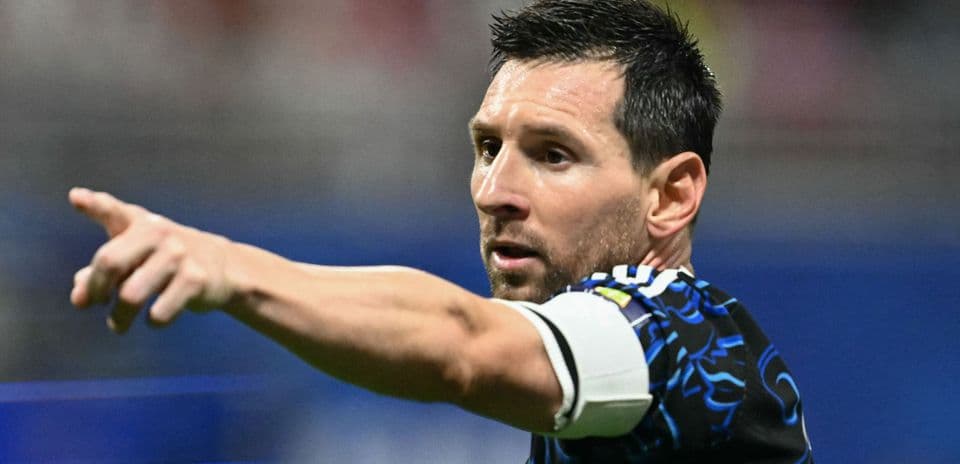 Lionel Messi Jordan Pickfordun Cəzə Vuruluş Qeydlərini Su Şüşəsində Yoxlayıb