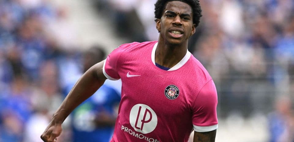 Sunderland-in Dayann Methalie transferi tibbi yoxlamadan keçə bilməyib və təxirə salınır