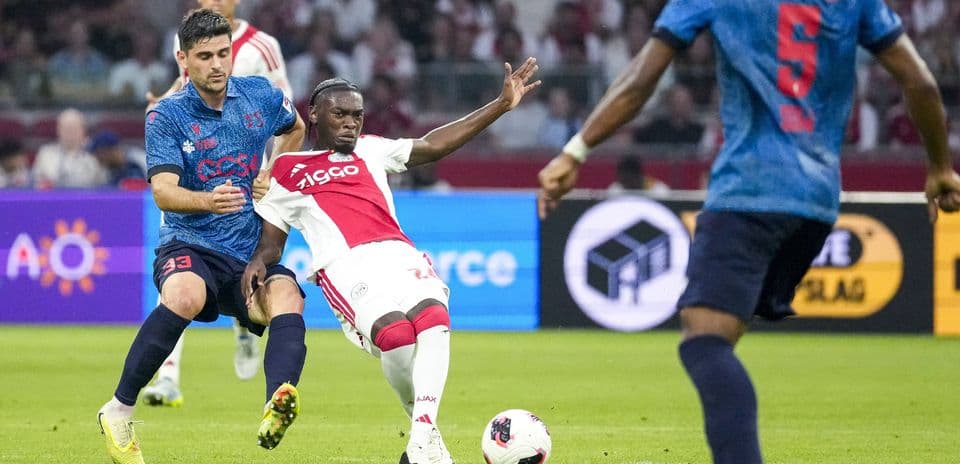 Rafael van der Vaart Ajax müdafiəçisi Jorthy Mokioya sərt tənqid etdi