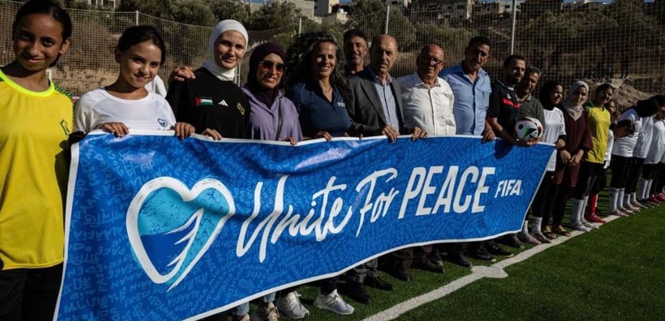 FIFA Qərb Şəriyyədə gənclər üçün təhlükəsiz futbol arenaları açdı