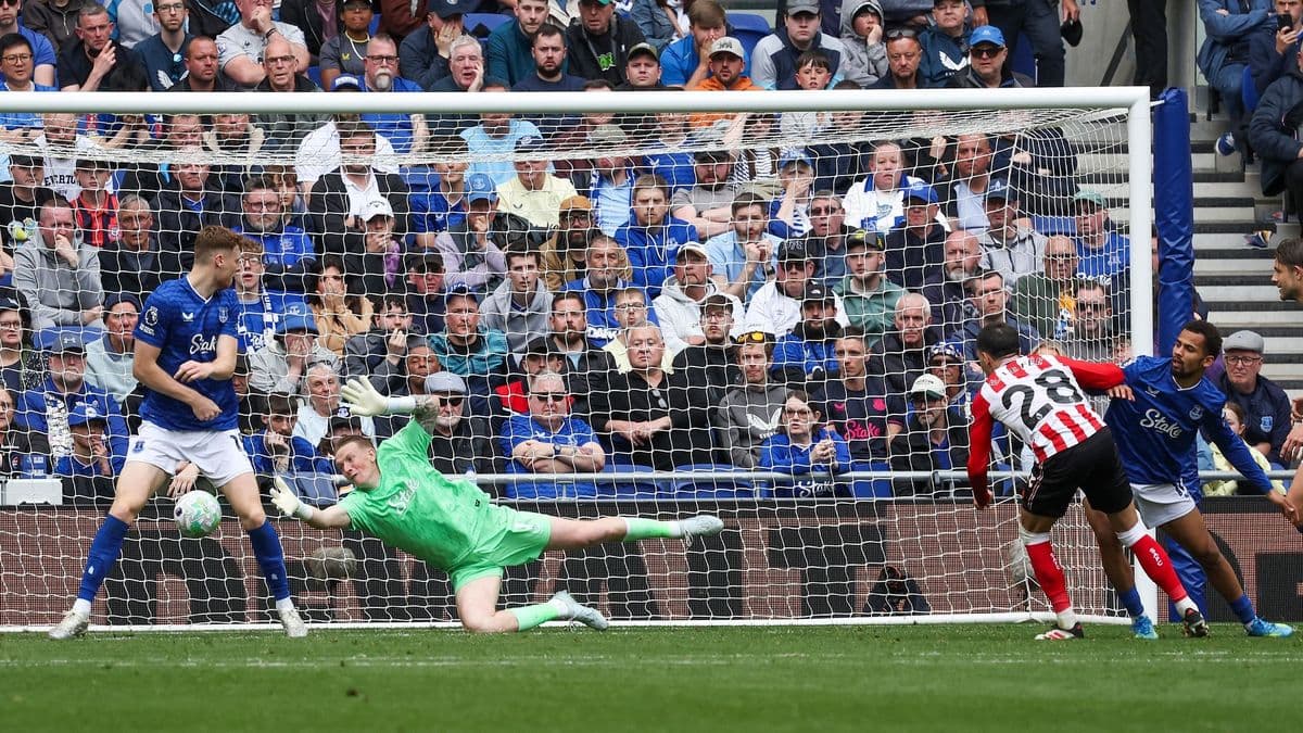 Everton qapısına zərbə vurulması Everton qapısına zərbə vurulması