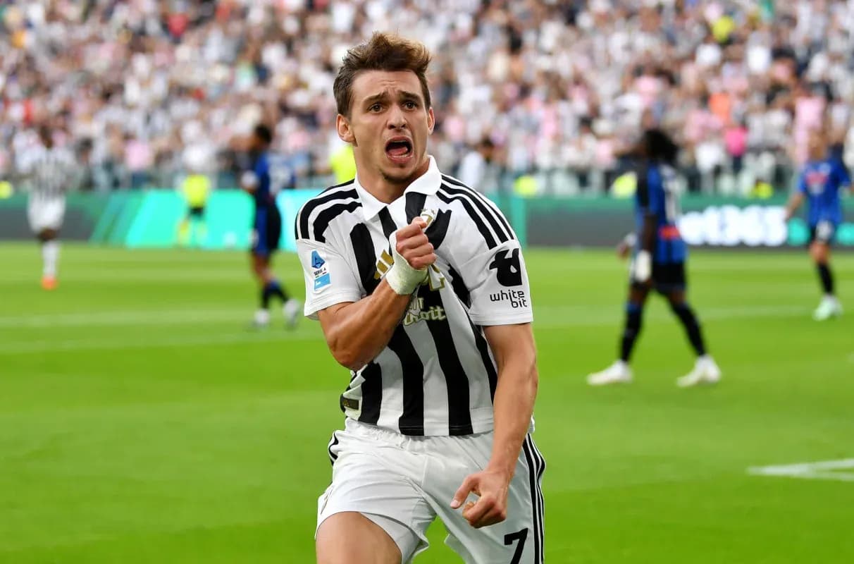 Juventus oyunçusu qələbə sevinci yaşayır Juventus oyunçusu qələbə sevinci yaşayır