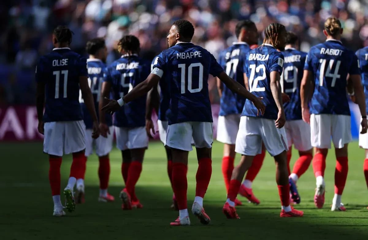Fransa yığması futbolçuları oyun zamanı Fransa yığması futbolçuları oyun zamanı
